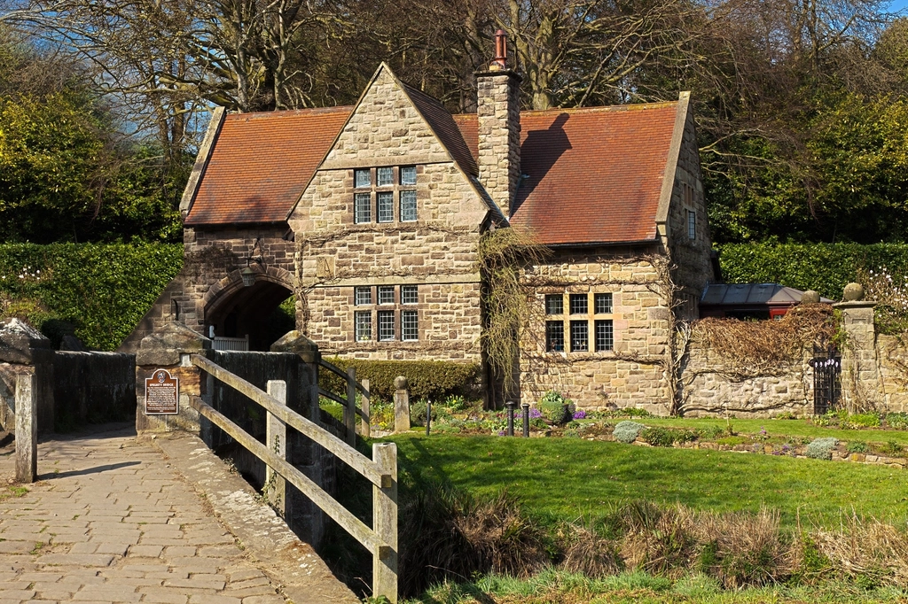 Traditional Cotswold stone building in a Gloucestershire town